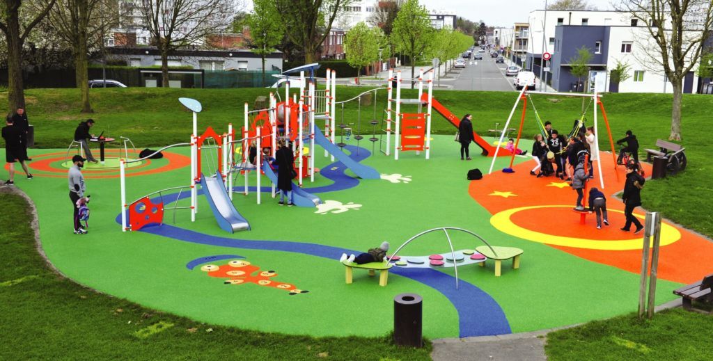 Aire de jeux enfants extérieur Fabricant aire de jeux sur mesure, jeux collectivité extérieur